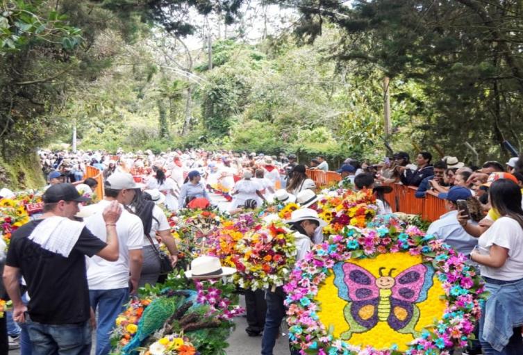 Desfile de silleteritos en Santa Elena