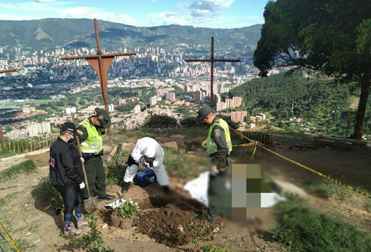 Referencia de homicidio en el Cerro de las Tres Cruces Referencia de homicidio en el Cerro de las Tres Cruces