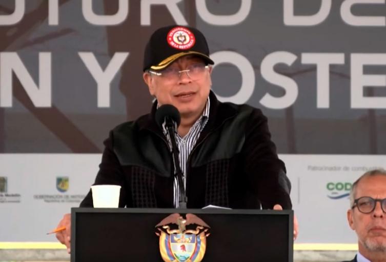Gustavo Petro desde Aeropuerto de Rionegro