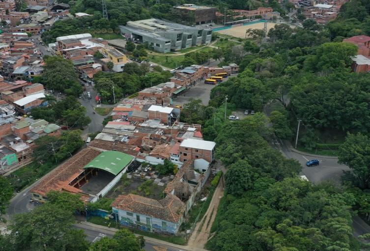 Megacolegio en la comuna 13 de Medellín