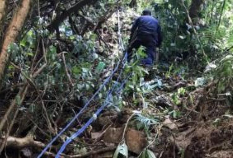 Una caminante en Envigado habría caído 49 metros y fallecido al resbalar en superficie rocosa