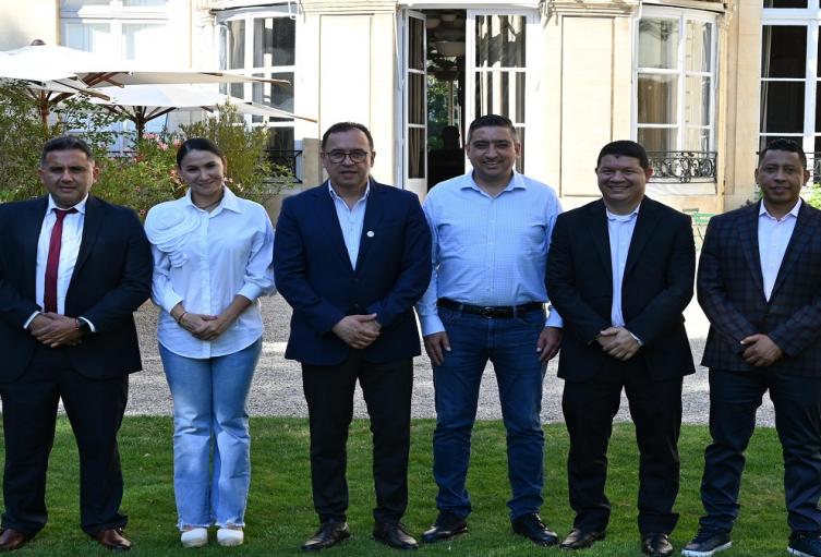 Tras el avance de Puerto Antioquia, alcalde de Apartadó busca alianzas en Francia con más de 100 organizaciones internacionales para impulsar el desarrollo del Urabá.
