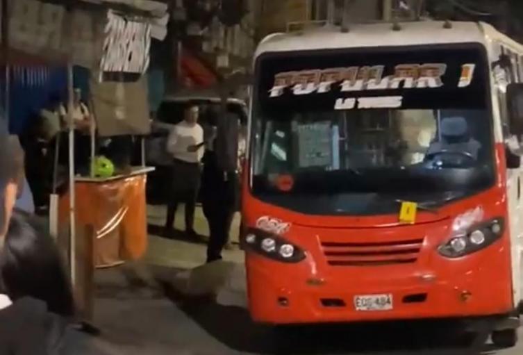 Asesinaron a dos mujeres dentro de un bus en Aranjuez, Medellín Asesinaron a dos mujeres dentro de un bus en Aranjuez, Medellín