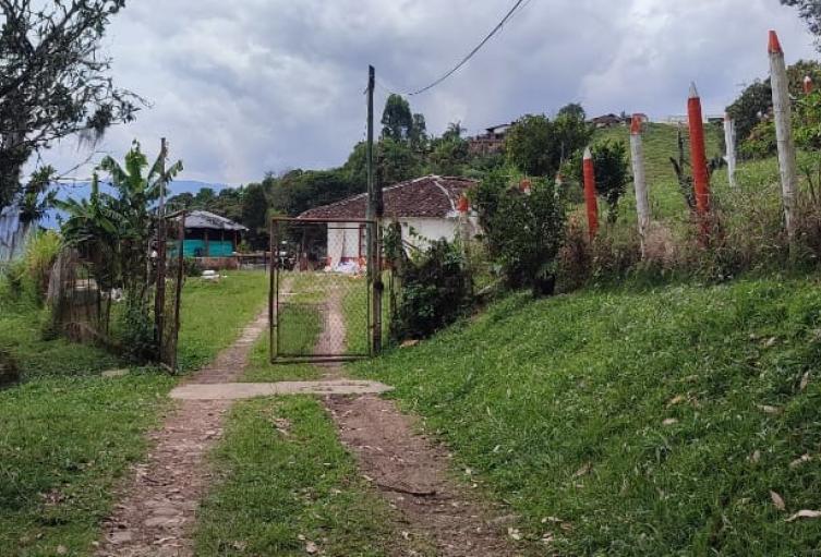 Padrastro comprometido en el asesinato de niña de 2 años es buscado por “cielo y tierra” en Medellín