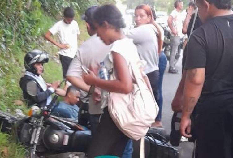 Motociclistas embisten a vaca en aparatoso accidente: el animal murió en la vía de Caucasia
