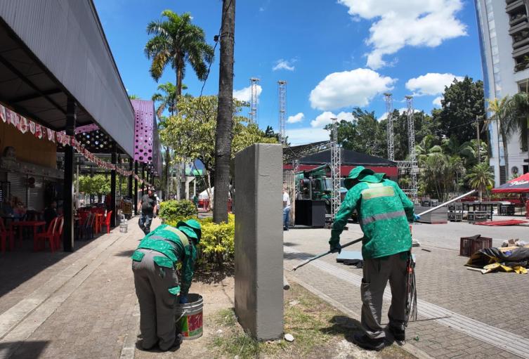 Recolección de basuras en la Feria de las Flores 