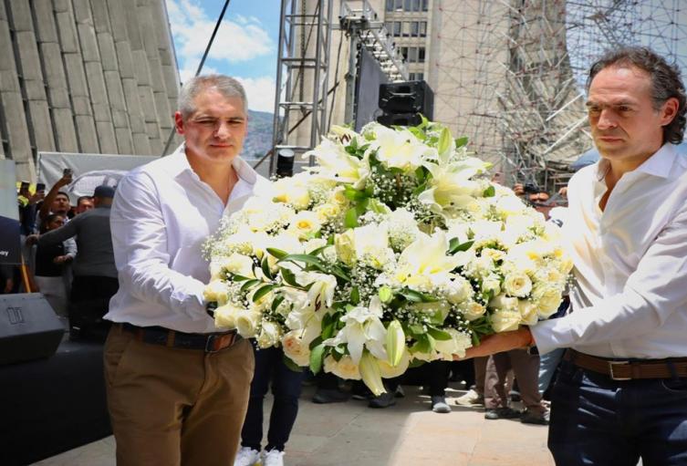 Alcalde de Medellín y gobernador de Antioquia conformaron asistencia a las exequias del senador Miguel Uribe Turbay