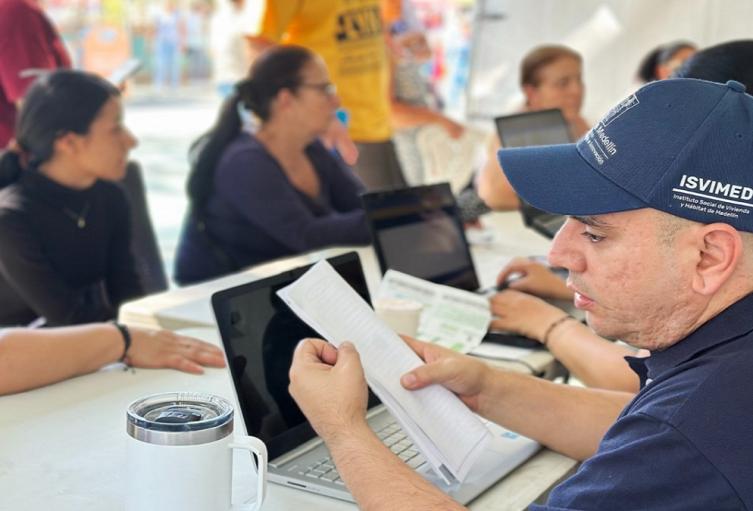 Jornada para orientar sobre el proceso para tener casa propia en Medellín