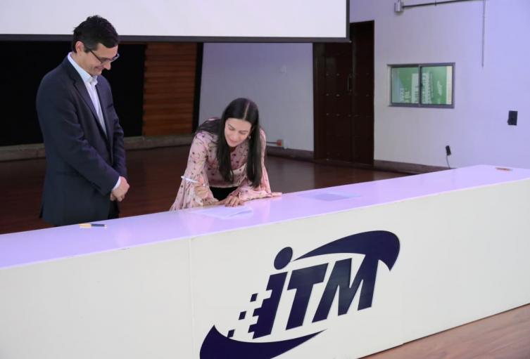Cerca de 30 mil antioqueños aprenderán el manejo de inteligencia Artificial en Medellín