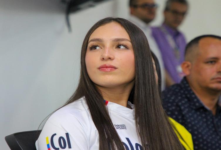 Valentina Jiménez Ramírez la campeona Mundial de BMX fue conmemorada con la distinción Orden al Mérito Marco Fidel Suarez