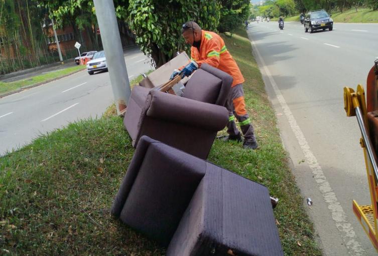 Muebles en la calles de Medellín 
