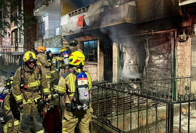 Una persona muerta dejó incendio de una vivienda en Medellín