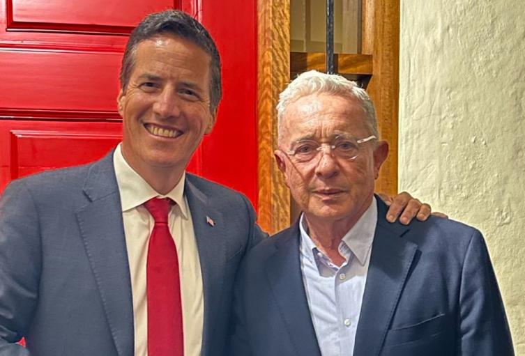 Encuentro entre Álvaro Uribe y Bernardo Moreno
