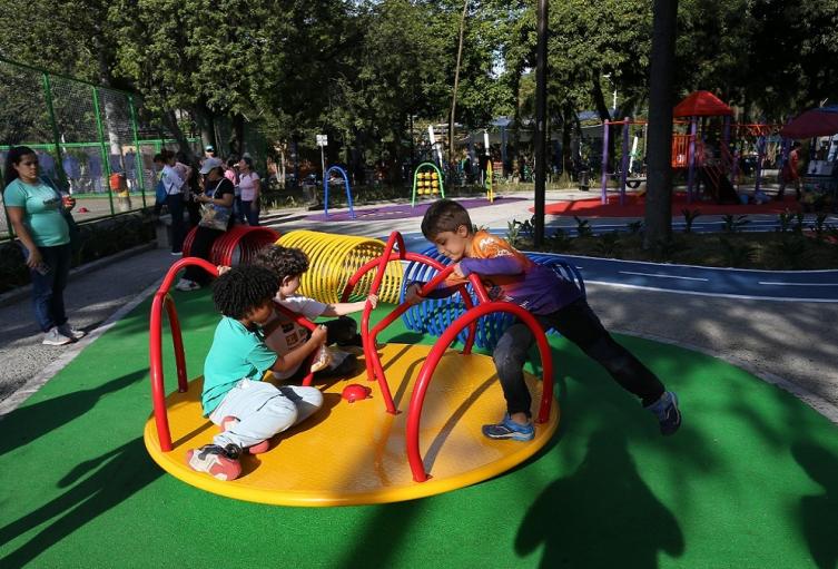Parque infantil en la Unidad Deportiva de Belén