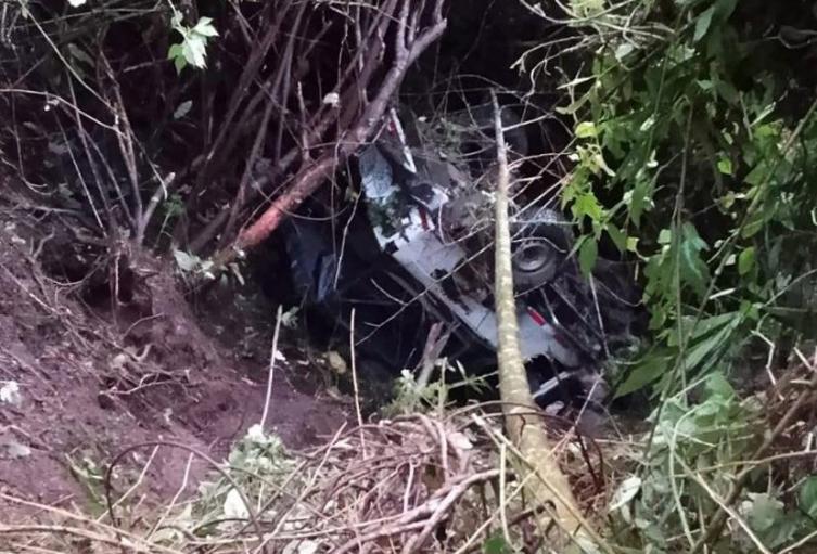 Camioneta cae a un abismo de 50 metros en Cañasgordas: siete heridos, uno de gravedad