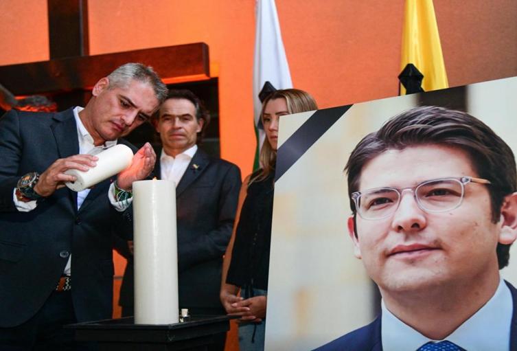 Con una velatón, desde Medellín elevaron una oración por el Senador Miguel Uribe Turbay