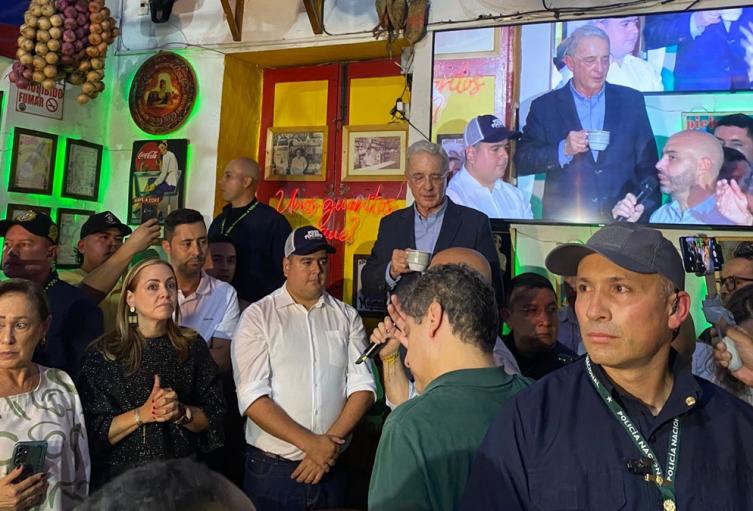 “Se quieren llevar a nuestros soldados a proteger a Maduro en la zona binacional”, el expresidente Álvaro Uribe Vélez