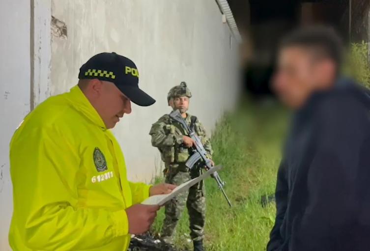 Cae informante del Clan del Golfo acusado de facilitar crímenes y del asesinato de un sargento en Antioquia