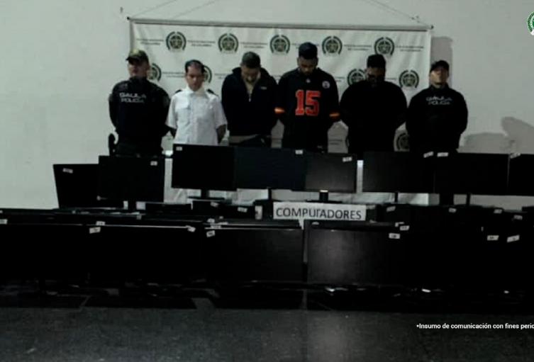 “Si no paga, lo matamos”: joven fue retenido por compañeros de trabajo que extorsionaron a su madre con audios de tortura