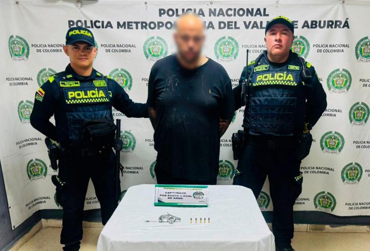 Estadounidense intentó escapar de la Policía en Laureles: portaba un revólver calibre 22 con cinco cartuchos 