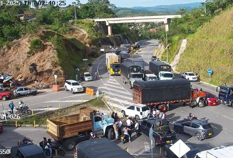 Habitantes de Remedios bloquean las vías del nordeste antioqueño
