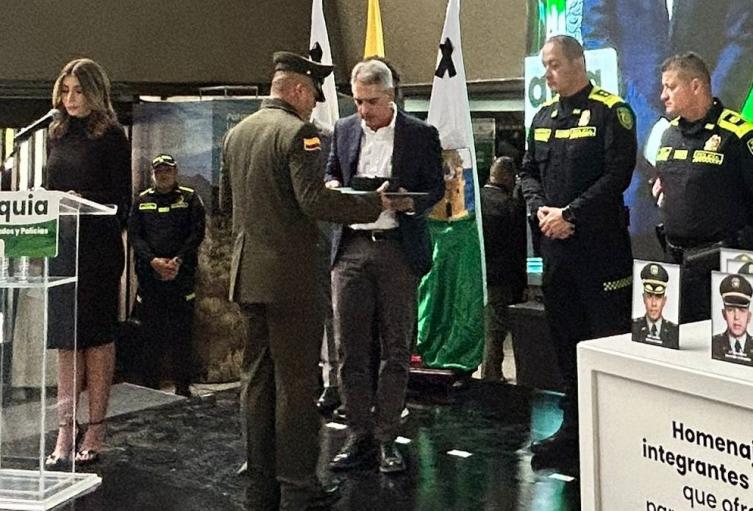 Homenaje a Policías en Antioquia
