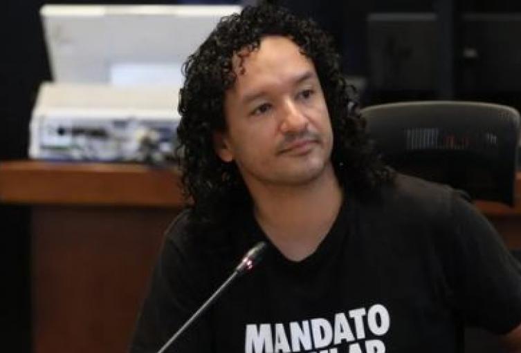 La UNP retira chaleco antibalas a concejal en Medellín pese a las amenazas