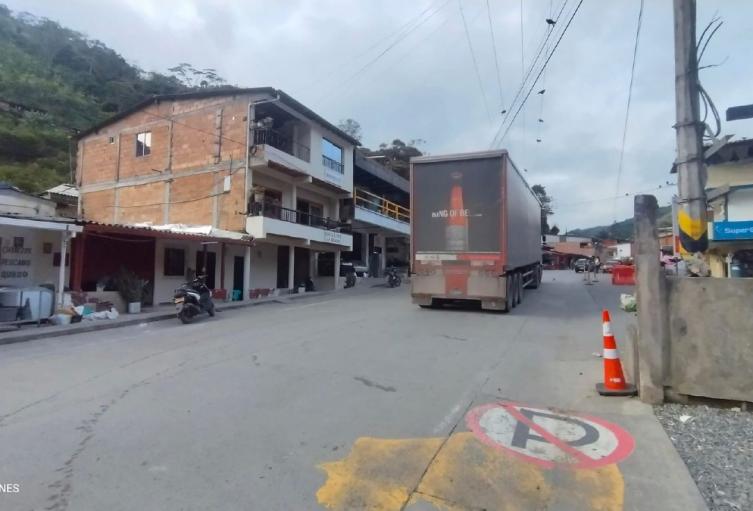 Bloqueo en corredor vial Quibdó - Medellín