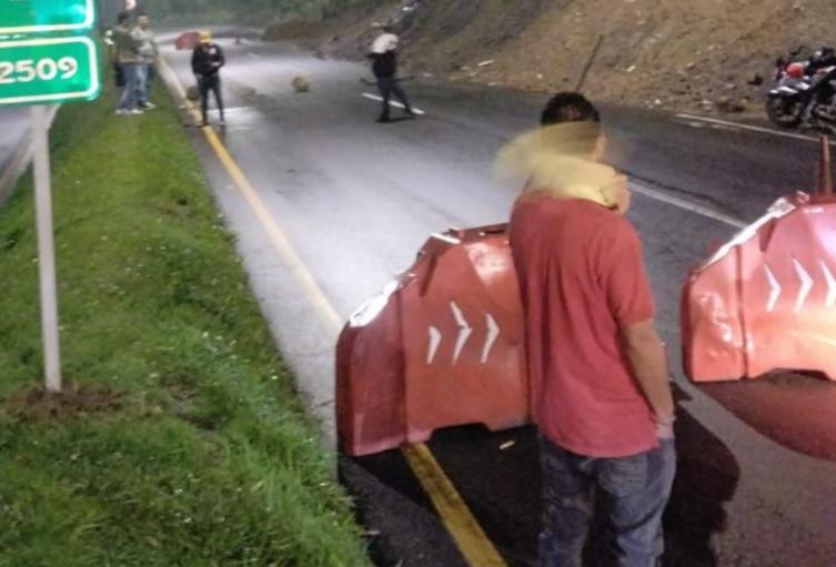Cierre vía Caldas