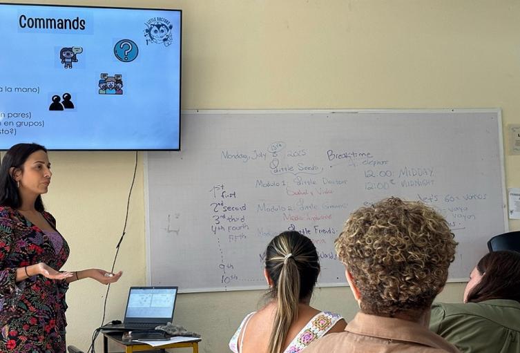 Docentes de colegios oficiales de Medellín podrán fortalecer su inglés