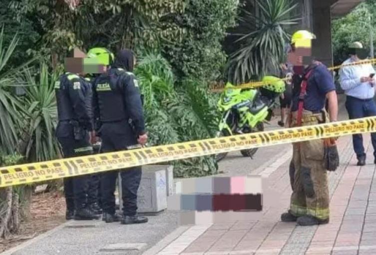 Cuerpo hallado en plena vía pública 