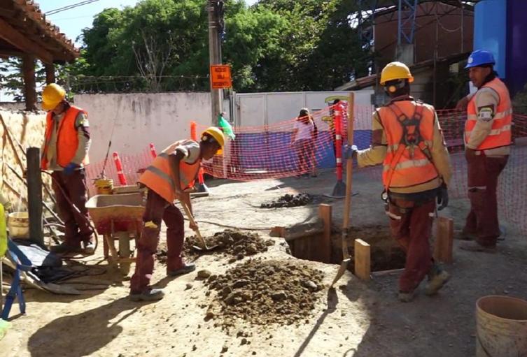 Obras de redes de acueducto y alcantarillado en Bello