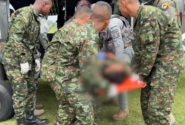 Uniformados evacuados tras combares en Antioquia