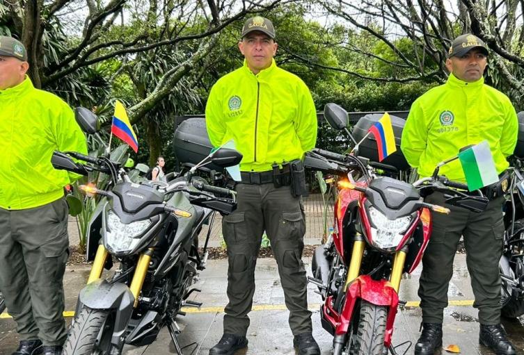 Entrega de nuevos vehículos a la Policía en Medellín 