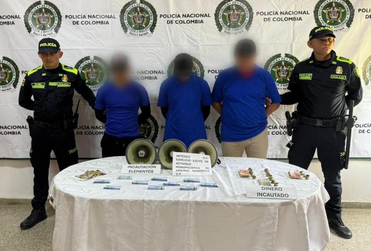 En Turbo, capturan a 4 personas con casi 800 boletas de rifas ilegales 