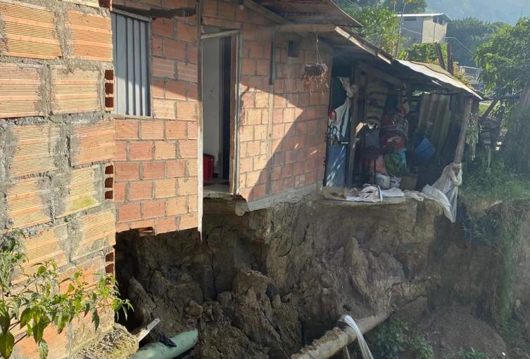[FOTOS] Las casas en el aire de Barbosa: 15 propietarios no encuentran una respuesta de la alcaldía frente a una posible tragedia