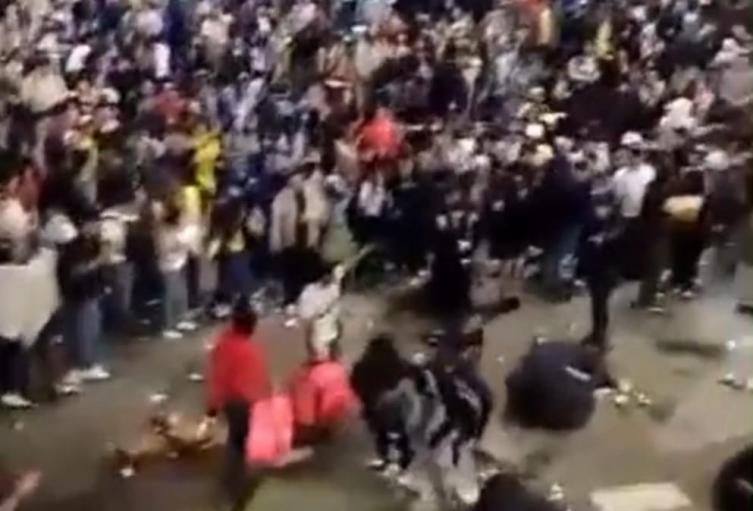 En imágenes quedó registrada la batalla que se vivió en City U, tras finalizar el partido entre Colombia y Venezuela.