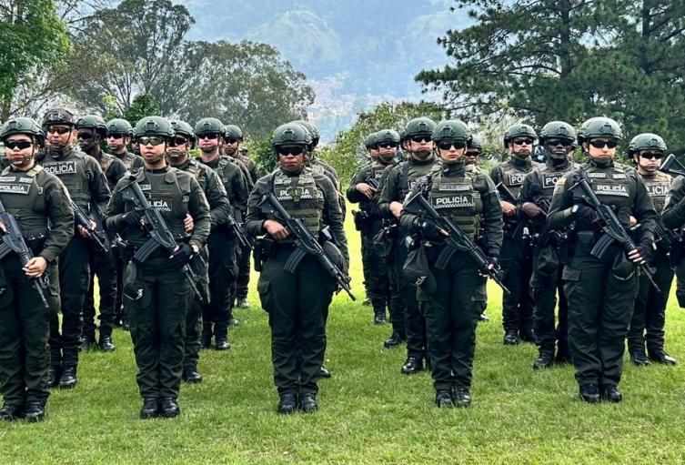 Llegan 480 hombres de grupos especiales a Medellín