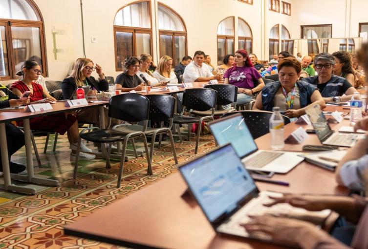 En Medellín fortalecen las medidas para proteger a las mujeres de violencia digital