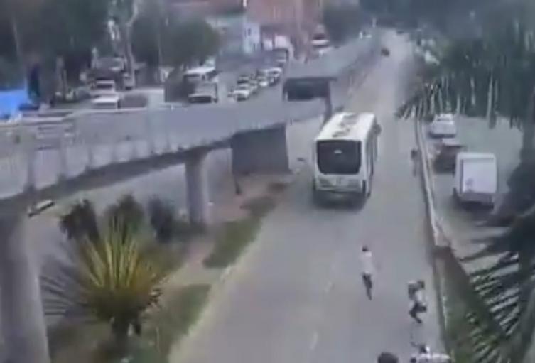 Conductor embistió a un habitante de calle en el centro de Medellín