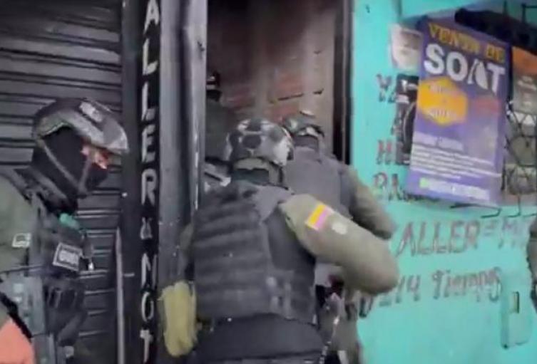 Capturan a 5 integrantes de una red transnacional que surtía de explosivos al Clan del Golfo para la minería ilegal en Antioquia 