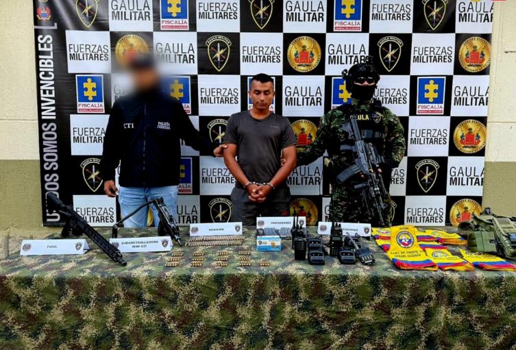 A la cárcel presunto miembro de las disidencias que hallaron con fusil y mini uzi; delinquía entre Antioquia y Caldas