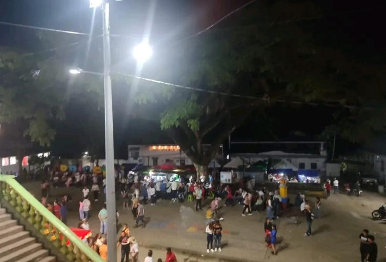 Desplazados de Briceño en el parque principal 