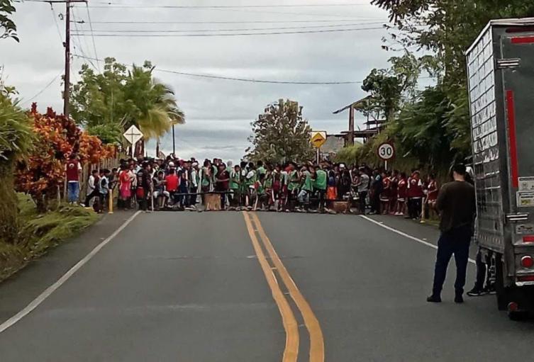 Bloqueo indígena vía Medellín Urabá