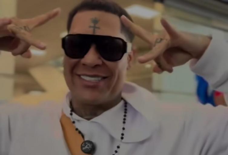 Las dos versiones del escándalo del cantante Almighty en Medellín