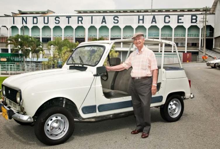 Funcionarios, exempleados y ciudadanos despiden al fundados de Haceb, José María Acevedo Álzate