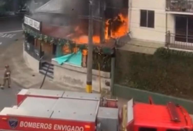 Mesero sufre graves quemaduras tras explosión de gas que calcinó un tradicional restaurante italiano en Envigado