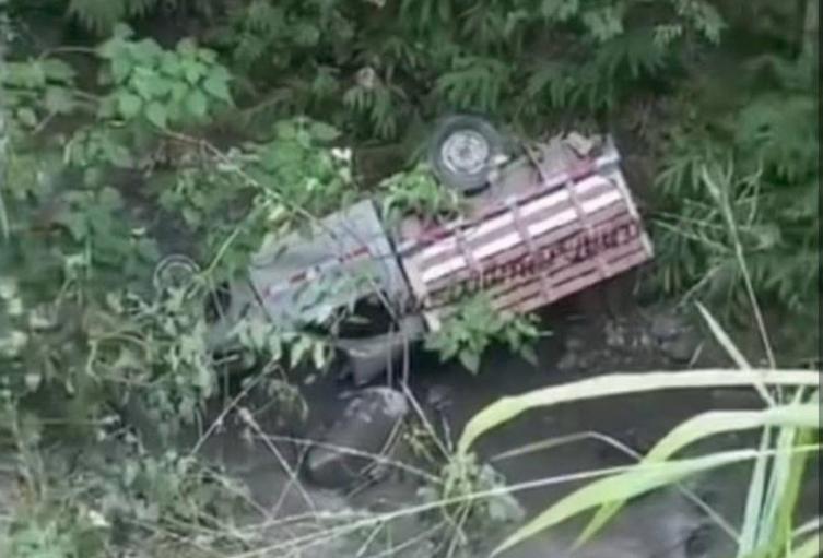 Accidente en Ciudad Bolívar: periodista cayó 15 metros a una quebrada y fue trasladado intubado a Medellín