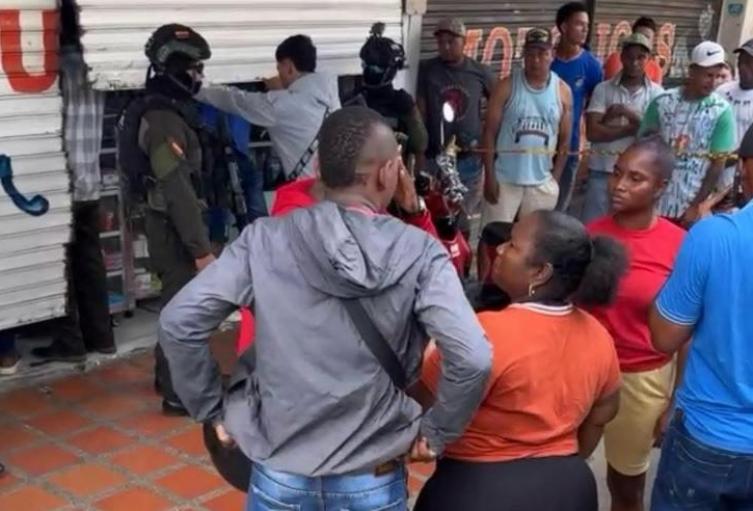 Por robarle la cadena de oro: Asesinan a hombre de 50 años dentro de una farmacia en Apartadó
