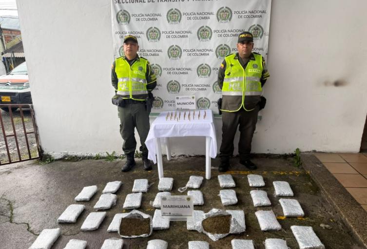Encuentran droga y balas: incautan 16 kilos de marihuana y 47 cartuchos calibre 5.56 en encomienda interceptada en Antioquia 
